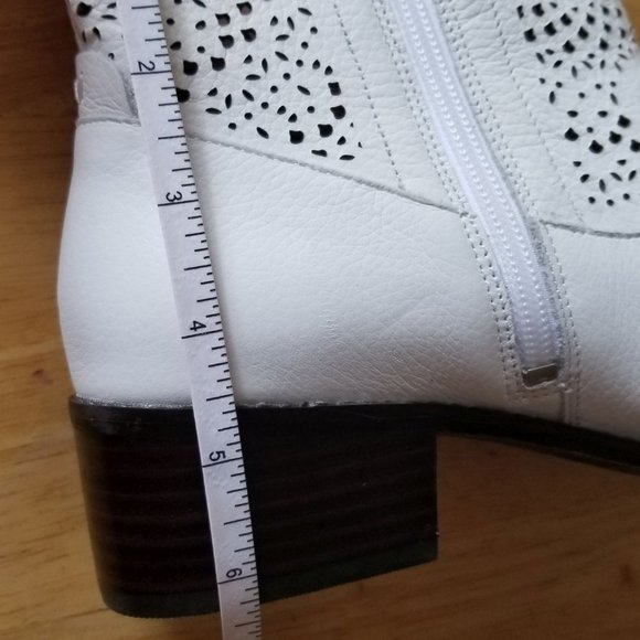 NEW Vionic Luciana White Ankle Boots - Picture 13 of 13